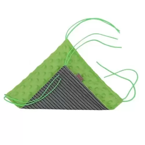  Pelech dr.savec závěsný M, černobílé vlnky, hrášková minky 30x30cm