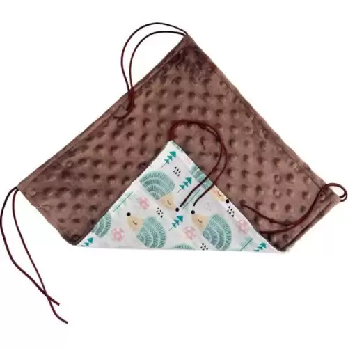  Pelech dr.savec závěsný M, ježci na bílé, hnědá minky 30x30cm